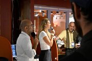 Maya Schaeffer prononce le discours d'ouverture du sommet EvolveDigital à Montréal, le 4 août 2025.